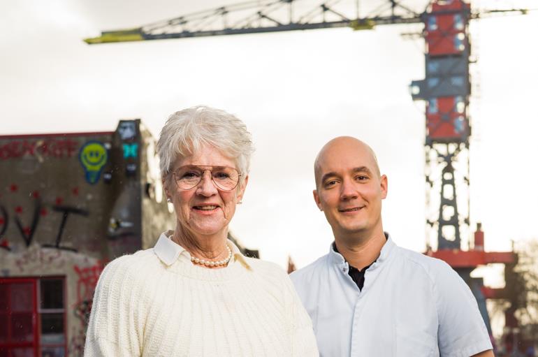 Jelmer en Ina poseren