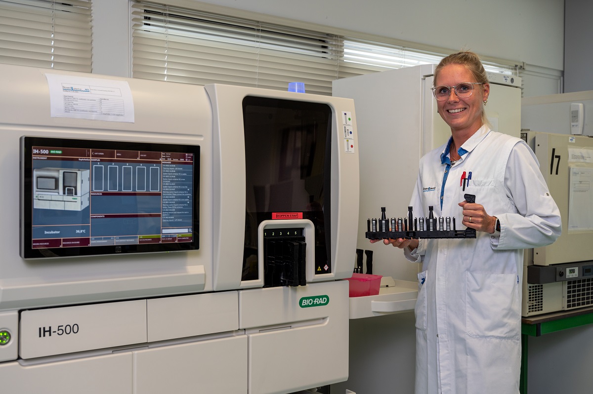 Senior analist Monique